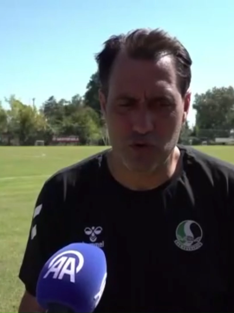 Serhat Sütlü ''Tüm çabalarımız Sakaryaspor'u en iyi yere getirmek'' Sakaryaspor Teknik Direktörü Serhat Sütlü, Pendikspor'u analiz ettiklerini ve ona göre oyun planladıklarını belirterek, 