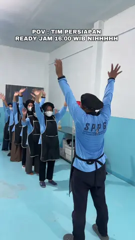 Mimin Spill Tim Persiapan Bahan Makanan Dapur kita nih. Kalau di kita persiapan bahan makanan dimulai dari jam 16.00 WIB loh, Jadi tim persiapan ini tugasnya untuk mempersiapkan segala bahan makanan yang akan dimasak sesuai menu makanan, seperti memotong ayam, memotong tempe, memotong sayuran dan lainnya. kalau dapur kalian tim persiapan ready kapan? #makanbergizigratis #mbg #sppgcitamiang #purwakarta #timpersiapan #bgn #fyppppppppppppppppppppppp 