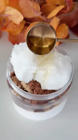 Homemade Chocolate Fudge body scrub 🍫✨ This DIY sugar scrub smells just like fudge 🤤 It’s perfect for the Fall season!  🍁My Fall Sugar Scrub Recipe Ebook is officially live! Check the link in my bio for more fun recipes 🫶 #diybodyscrub #bodyscrub #DIY #sugarscrub #fallvibes 