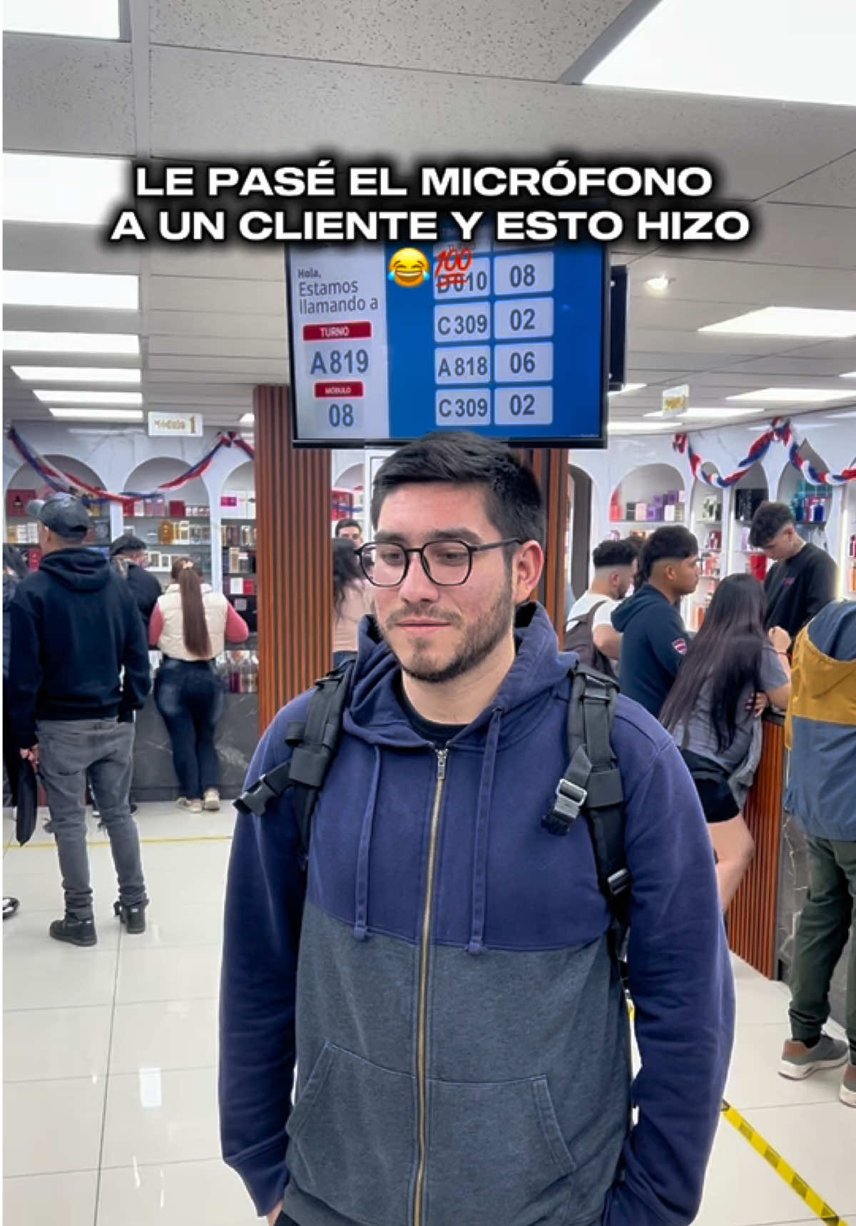 📹 Hoy en Comprar en Chile le dejamos la cámara y el micrófono a un cliente… y bueno, mejor vean lo que pasó 😅. Perfumería, risas y perfumes árabes y de diseñador todo en un mismo lugar. #perfumes #perfumeschile #comprarenchile #perfumería #perfumesarabes  