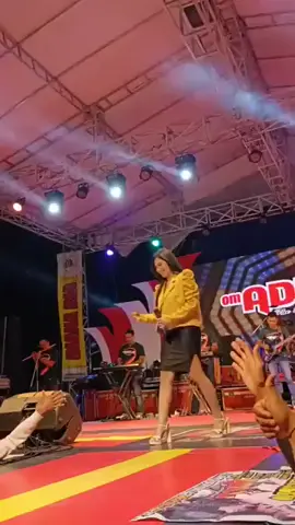terkadang yg dianggap teman kebaikannya melebihi orang yg dicintai ✌️  Bukan Yg Pertama @Lusyanajelita #omadellaamc 