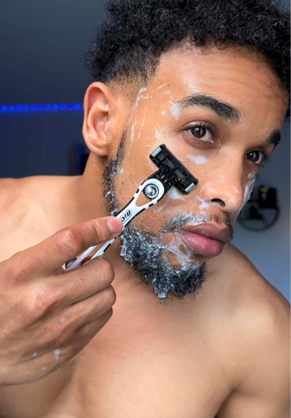••• Did you know? ••• Brushing with salt water helps fight bacteria, freshen breath, and soothe gums 🦷💨. Washing your face with salt water after shaving can cleanse and protect the skin! but remember, always dilute it to avoid dryness! • • • • #fyp #morningroutine #skincare #grwm #routine 