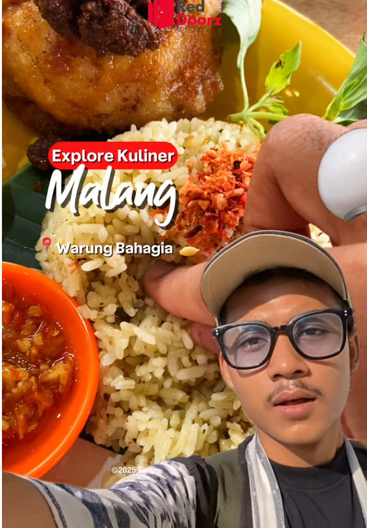 Niatnya nyobain kuliner Makassar yang viral di Malang biar ketemu mbak owner-nya yang seliweran di FYP, EH TERNYATA GAK ADA DONG! 😂 Tapi makanannya beneran enak, jadi misinya setengah berhasil Untungnya, hotel tempatku nginep cuma 5 langkah dari warungnya, jadi bisa balik lagi besok. Aku nginep di SANS Hotel Bobosini, pesennya lewat @reddoorzid biar praktis & murah. Biar kamu dapet harga murah juga, pake kode promo ini ya: YUKNGINEP ➡️ BANTU AKU TAG MBAK OWNER-NYA DONG GUYS, biar aku bisa kenalan! 😂 Siapa tau besok ketemu! Komen di bawah ya!  #RedTravelers #bukasemuapintu #reddoorz #BerkeSANS #sanshotelbobosinimalang  