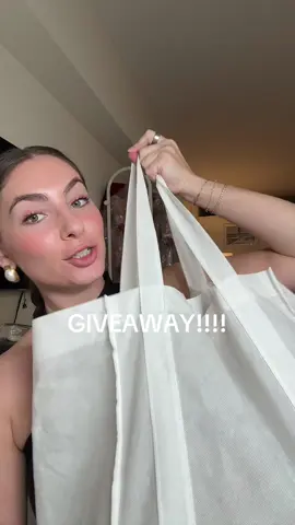 GIVEAWAY!!! 🩷 How to enter: - Follow me here on TikTok and on Instagram @clairebrodskyy -tag a friend in the comments saying what you’re most excited to do together this fall! 🍂  -must be US based I will DM and post winners on my Instagram story on 9/26 🤍 #giveaway #giveaways #pr #freeproducts #beautypr 