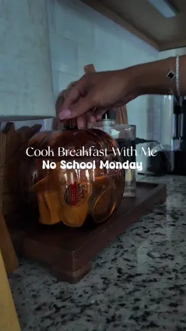 Happy Monday, the kids are out this week 🤷🏽‍♀️ #theosburnfamily #MomsofTikTok #cookwithme #blackstone #sahm 