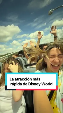 Esta es la atracción más rápida de todo Disney World 😱 aunque no lo pareciera ! Te subes a un vehículo futurista y participas en pruebas de velocidad, frenado y resistencia, hasta llegar al momento más esperado 😱 la aceleración final en la pista exterior, donde alcanzas más de 100 km/h 🏎️ Ahora con su nueva remodelación, la atracción tiene un diseño renovado, inspirado en la innovación y el futuro del transporte, lo que la hace aún más inmersiva y emocionante Aprobadisima para miedosos extremos ✨ #testtrack #epcot #disneyworld #viajandoaorlando #disneylifestyle 