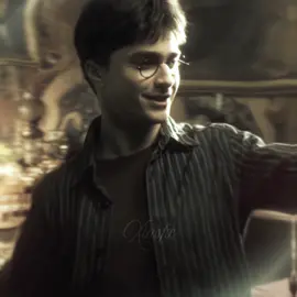 This is so off centered  — #harrypotter #harrypottertiktok #harrypotteredit #harrypottertok #fyp  — Cc : klivds - florian — Harry Potter Daniel Radcliffe 4k after effects edit original content 
