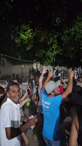 Quem tem limite é município e cartão de crédito 💳  cuida cuida vamos ser feliz que a vida passa de pressa, aproveite bem o intervalo  . . . . . . . #festa #dança #alegria #humildade 