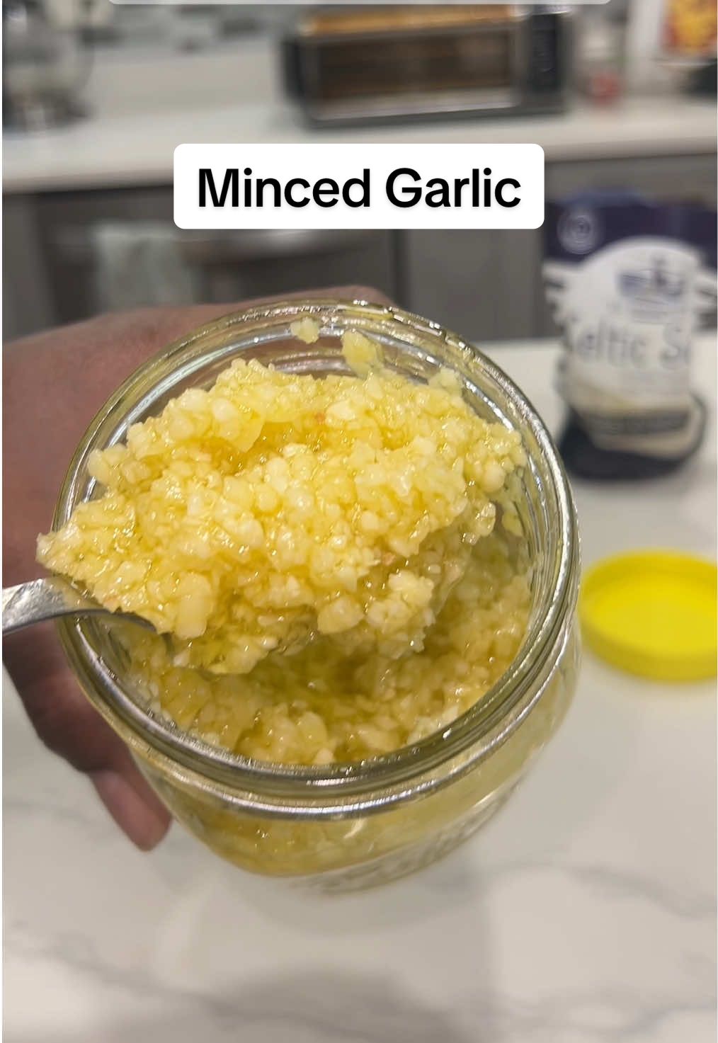 Life Hack Minced Garlic. #LifeHack #KitchenHacks #garlic #mincedgarlic #CookingHacks 