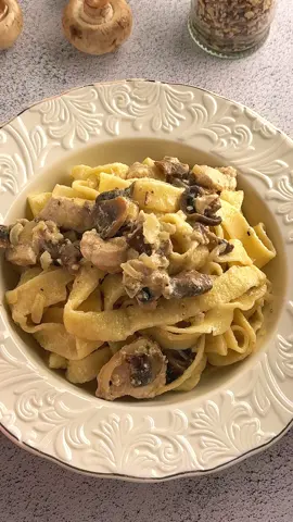 “Creamy Chicken Alfredo 🍝 Better than restaurant!” Full recipe in the comments  #ChickenAlfredo #PastaTok #FoodTok #EasyRecipes #DinnerIdeas     