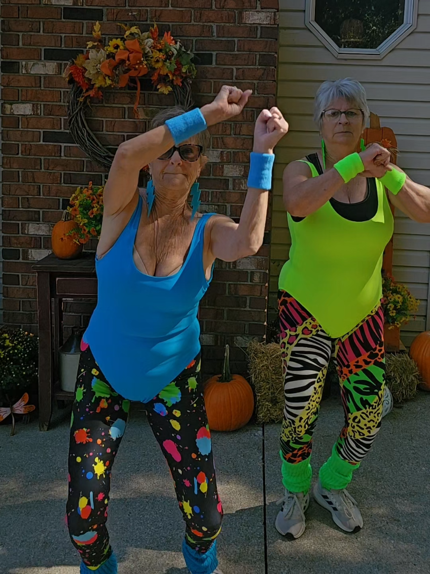 work out with @Megan Thee Stallion remix @Kittyweir03 @Babeaux Cope Newbold #weneedrealworkoutgear #copebitches #outofshape #wedontcarewhatyouthink 