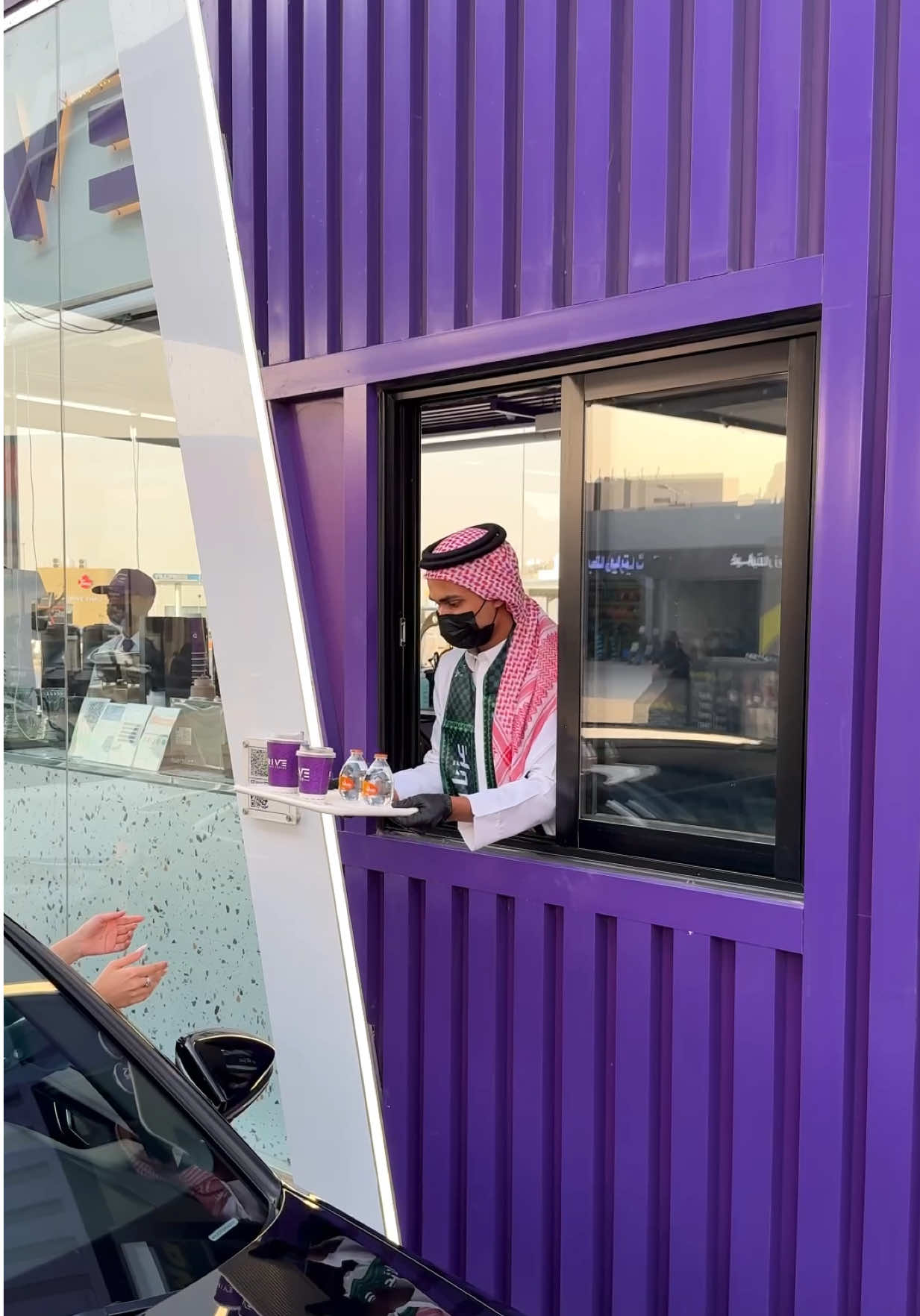 بمناسبة اليوم الوطني قهوة درايڤ مسوين عرض قوووي ، كوب قهوة اليوم الحجم الوسط بـ 1.95 هلله، والكوب الصغير بـ95 هلله 🤩لايفوتكم العرض مستمر لـ24 سبتمسر بكُل فروع درايڤ💚 اعـلان #عروض_اليوم_الوطني#درايڤ#كافيهات_محتلفة_باليوم_الوطني #اليوم_الوطني_95 
