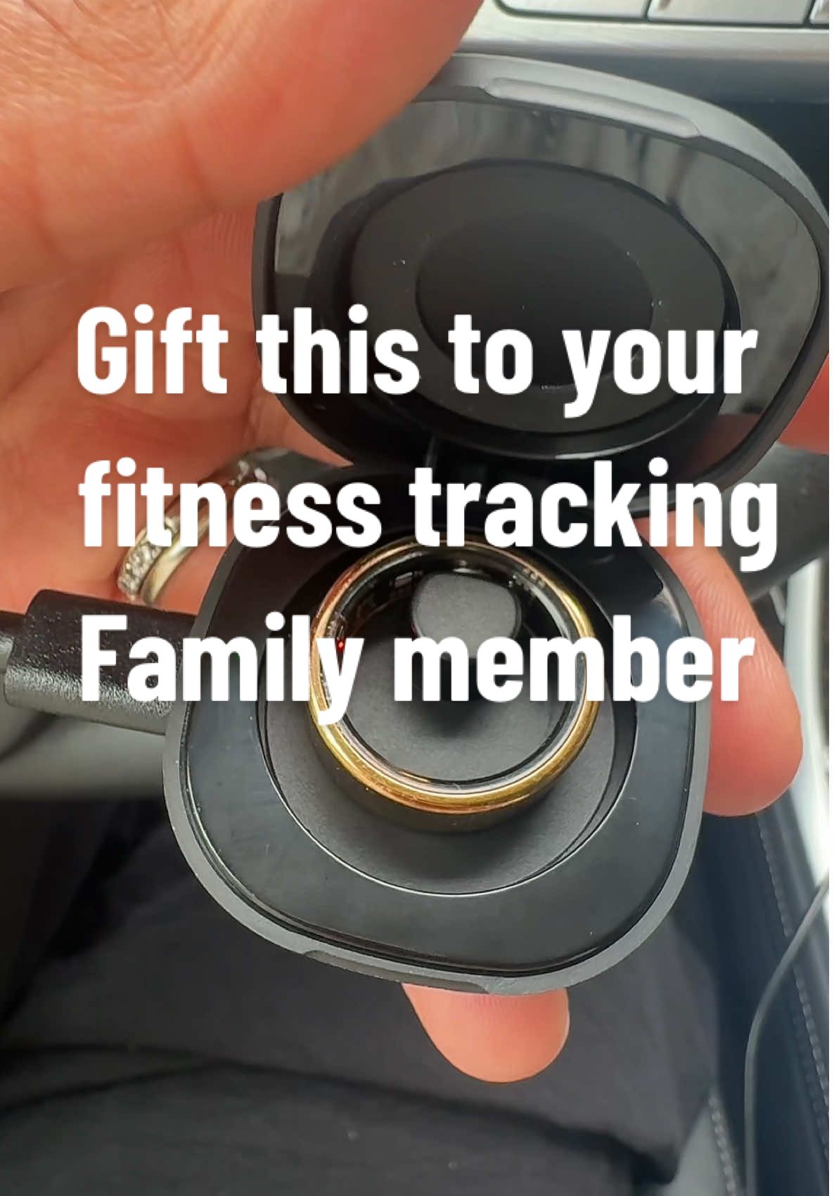 This fitness tracking ring is an awesome and affordable holiday gift. If you’re making your shopping list early, add this one for your fitness tracking family members!  #tiktokshopholidayhaul #tiktokshopblackfriday #tiktokshopcybermonday #tiktokshoprestock #oura 