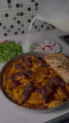The food I prepared for my guest who came from door to door #potato #chicken #Recipe #turkishfood 