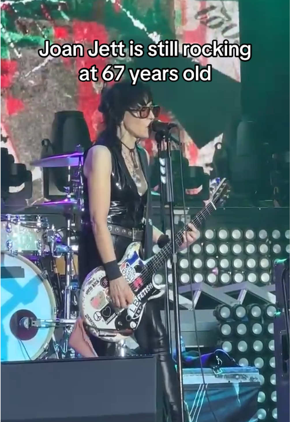 Happy birthday to rock icon @Joan Jett 🤘 (📹 via @liambriere13)