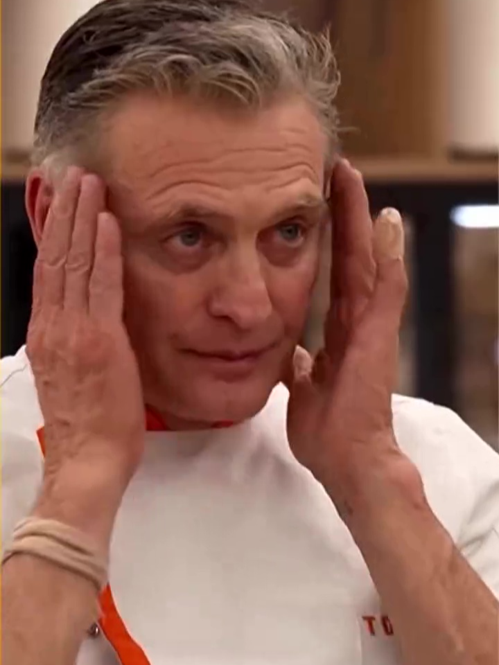 ESTA NOCHE será implacable y el enfretamiento por quedarse será explosivo 📷 ¿Quién dejará la cocina? TopChefVIP4 📷📷 #TopChefVIP4