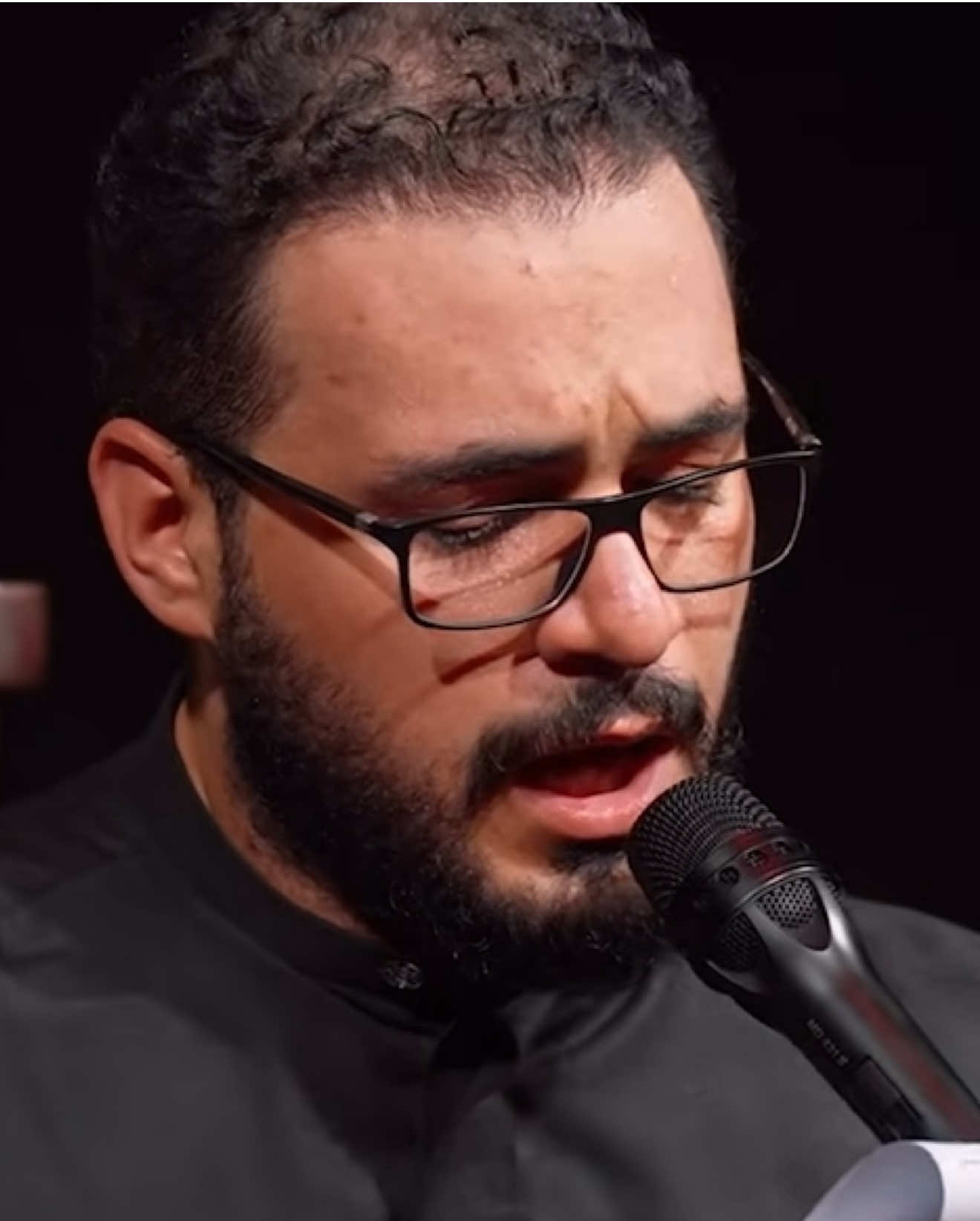 تعطش عالنهر 💔#نعم_يحبني_الحسين_كيف_لا #محمد_باقر_الخاقاني 