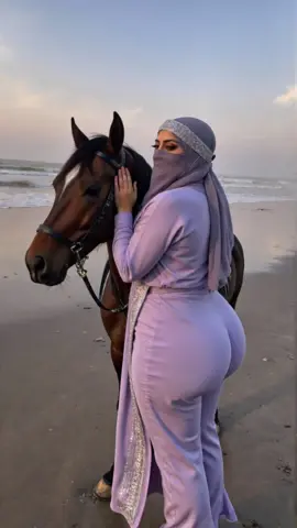 أود أن أترك المنظر خلف السرج لك وحدك #فروسية_المرأة #horsegirl #equestriangirl #فروسية #خيل #الحصان_العربي #equestrianlife #hijabgirl #saudigirls #fyp