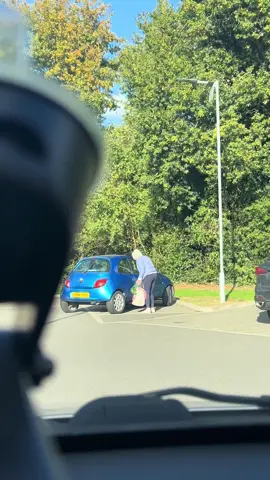 Had far too much fun watching this one 🤣 #fyp #badparking #parkingticket #ukhumour #parkingfail 