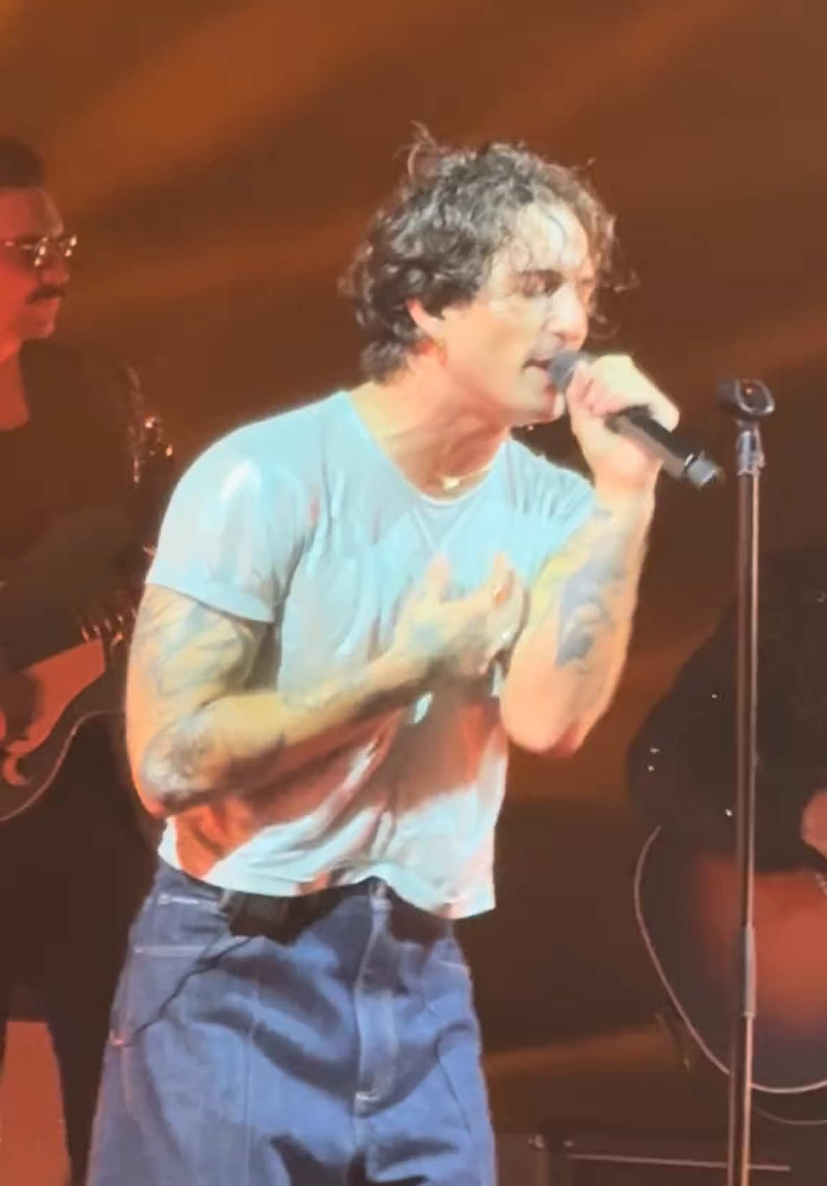 @Damiano David interpreta “Guantanamera” de @guitarricadlf en Barcelona 🥹❤️ #highxtar #damianodavid #guitarricadelafuente #guantanamera via / @Sergi 