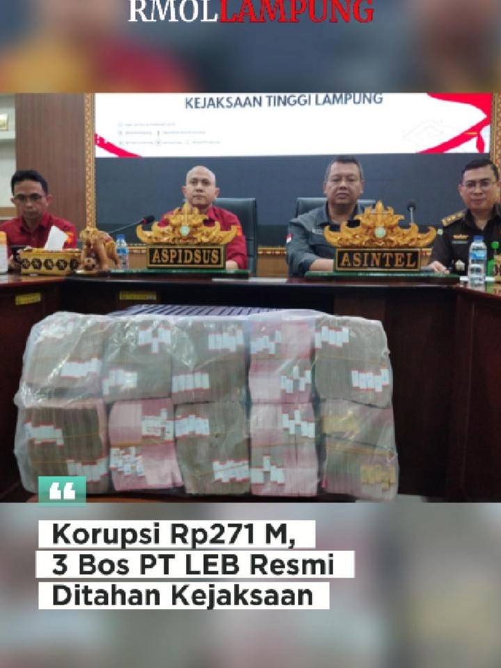 3 Petinggi PT LEB Tersangka, Kerugian Negara Capai Rp200 Miliar. Kejaksaan Tinggi (Kejati) Lampung menetapkan dan menahan tiga tersangka kasus korupsi Pengelolaan Dana Participating Interest 10% (PI 10%), Senin (22/9) malam.  Tiga tersangka merupakan petinggi PT Lampung Energi Berjaya (LEB) yaitu Hermawan Eriadi (Direktur Utama), Budi Kurniawan (Direktur Operasional) dan Heri Wardoyo (Komisaris). Baca berita selengkapnya di https://www.rmollampung.id/3-petinggi-pt-leb-tersangka-kerugaian-negara-capai-rp200-miliar #lampung #kejatilampung #korupsi