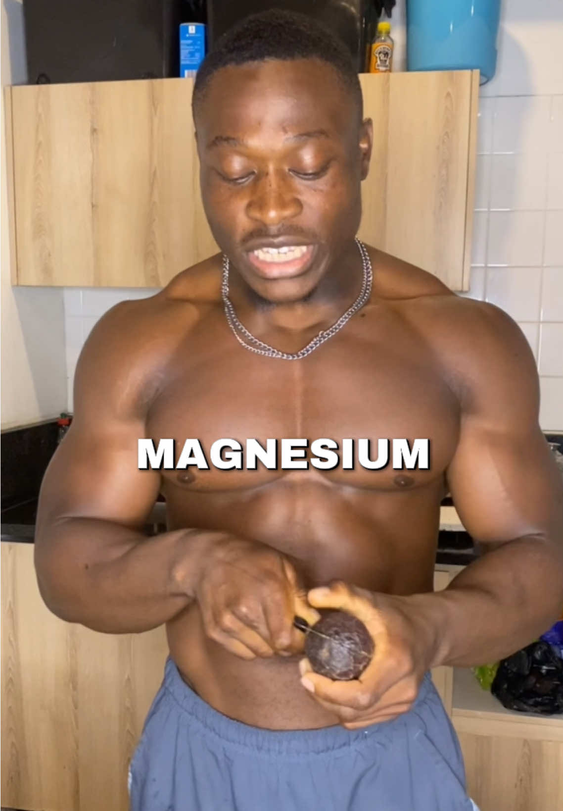 You need this before bed👇 Eat an avocado before bed to enhance your sleep quality. The recommended amount of magnesium is 360 mg on a daily basis for adults.  Start eating foods that are high in magnesium, for example: 1. Avocado  2. Banana  3. Oats 4. Black beans  5. Spinach 📲Comment the word “Gains” to get my a FREE meal plan tailored for people who want to gain muscle and optimize their hormones. #healthtips #diettips #nutritiontips #fyp 