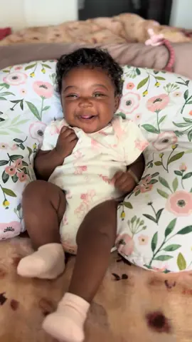 Girl talk with mommy. 💕