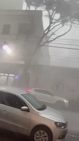 AS CHUVAS DO SÃO PAULO TÁ DE MAIS, MEIO MINUTO ANTES AINDA TÁ COM SOL #bras #saopaulo #chuva #alerta #defesa 