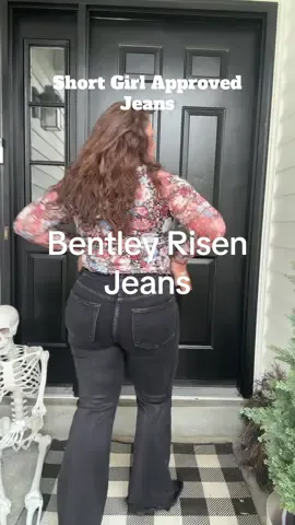 Short girl approved jeans! #shortgirlfashion #tiktokshopfalldealsforyou #midsizefashion #fashionover40 