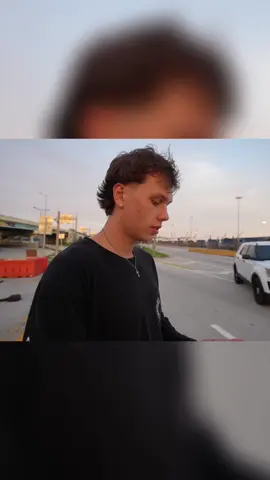 Brez and TJR taking flicks of their cars on the freeway #TJR #BREZ #Clips #Daytrading #Trading #clip #GT3 #cars #opposition