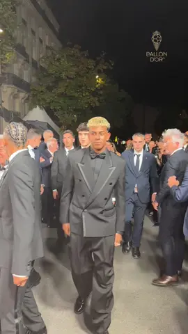 Lamine Yamal and FC Barcelone are on the red carpet of the #ballondor 