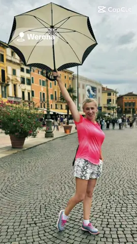 Werona po raz pierwszy i… jestem oczarowana! ✨ To miasto ma w sobie magię, której nie da się ująć w słowa – trzeba tu po prostu być i zobaczyć na własne oczy 🏰🌸🇮🇹 Spacerując uliczkami, czuję się jak w innym świecie… 💫 #Verona #Italy #TravelVibes #LaDolceVita #Podróże   ❤️