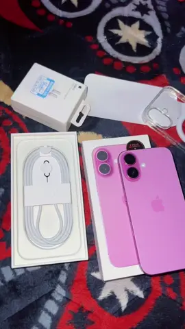 သူ့များတွေ 17 ဝယ်နေချိန် 16ကိုထဝယ်🥹🥹 #iphone16 #fyp #foryoupage 