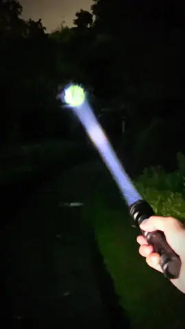 Linterna 2 en 1 para los días de camping algo que te va a iluminar hasta el alma power bank flash no necesitas de batería viene con cable usb  #tiktokmademebuyit #fathersdaygift #fyp #tiktok #TikTokShop 