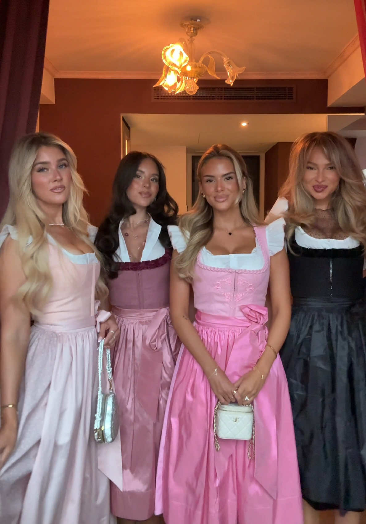 Oktoberfest Outfits 🎀🥨🎠 @Jeymar @Jasminazizam @Lauralarosee #oktoberfest #outfit #wiesn 