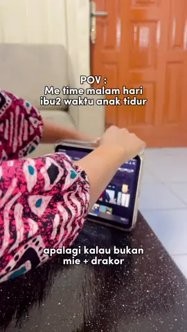 me time sebentar pas anak anak bobo 😊 #meja #mejalesehan #ibu #drakor #modalkontendoang 