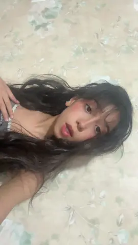 👩🏻