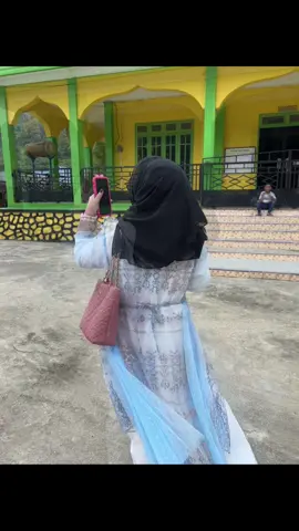 Jika aku tak layak diperjuangkan, gak papa , tp jngn lukai hatiku dngn sikap yg tak prnh ku timpakan sama kamu. Itu sngat tidak adil kalau kamu mmprlakukan saya sprti itu