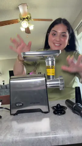 ✨ Prepara tus recetas favoritas con esta moledora eléctrica de carne 🔌, ideal para hacer tamales, buñuelos, albóndigas, hamburguesas y mucho más. #MoledoraElectrica #MoledoraDeCarne #TamalesCaseros #Buñuelos #CocinaPráctica 