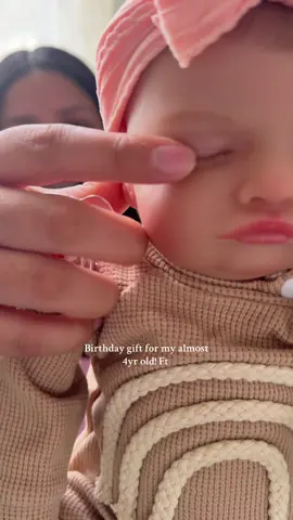 @Wooroyrebornbabydoll how cuteee! 💗 #giftideas #tiktokmademebuyit #birthdaygift #MomsofTikTok 