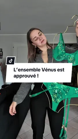 L’ensemble Vénus, un modèle 3 pièces parfait à offrir à ta moitié ! En plus, la couleur est canon !💚❤️‍🔥