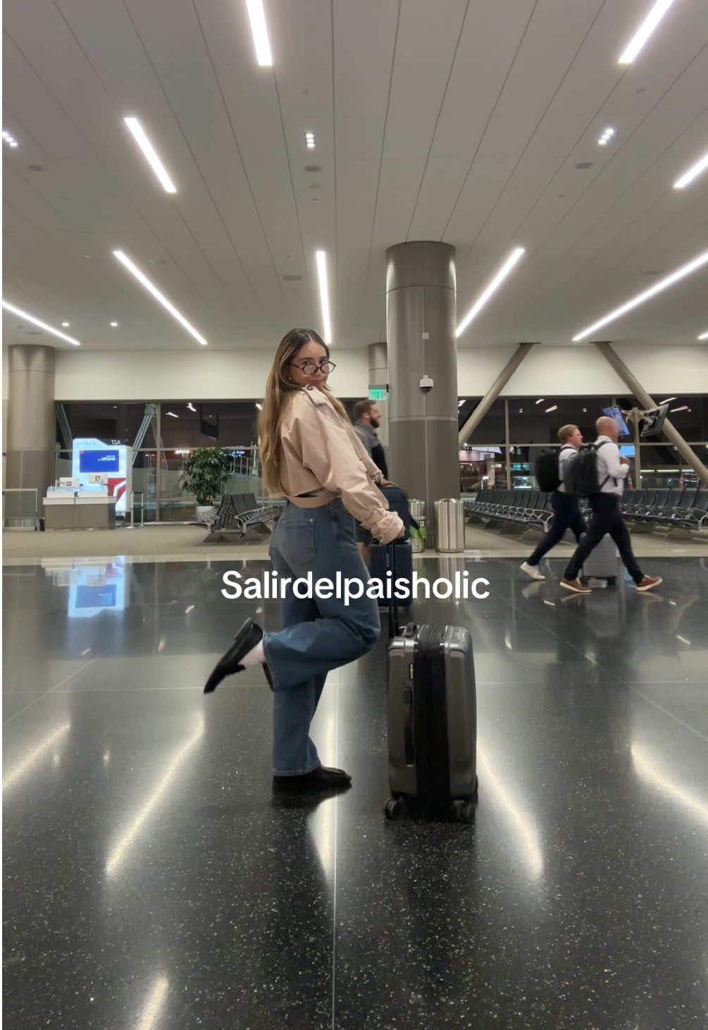 Travelholic ✈️ #fashion #travel #humor 