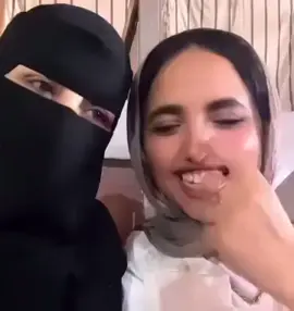 إنما الامم الأخلاق ما بقيت حرفيا الفيديو ده بيدل انه للأسف مش العيال هى اخلاقها باظت لاااااااااااااااا ده الأساس ع الاهل لما دى الام ودى بنتها وبيتريقوا على عريس دخل بيتهم من بابه بقيمته العلمية والمهنية وف الآخر ده كان تصرفهم بعدها عايز اقولك انتى والسيدة والدتك : انتوا لو فيه راجل دخل بيتكم تانى وطلبك  لابد انه يراجع معنى الرجولة من جديد؟ #مطروح_وهلها🔥💪😎  #اكسبلورexplore  #اكسبلور  #مصر  #الشعب_الصيني_ماله_حل😂😂 