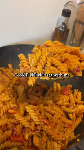 It tastes so yummy 😋  #food #fyp #piripiri #nandos #pasta #italian #italianfood #cooking #baking #mukbangeatingshow #yum #EasyRecipe #dinner #chef #healthylifestyle #healthyfood #foryou #fall #fallaesthetic #cozy #foryoupage #girldinner #girlhood 
