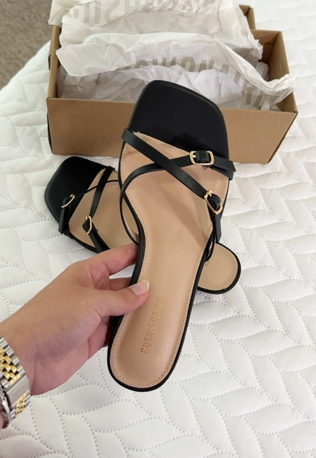 @Cushionaire Mis zapatos de tacón bebé no me pueden faltar xq aparte de cómodos son bellos y de buen material  #tacones #cushionaire #heels #zapatosdemujer #dealsforyoudays 