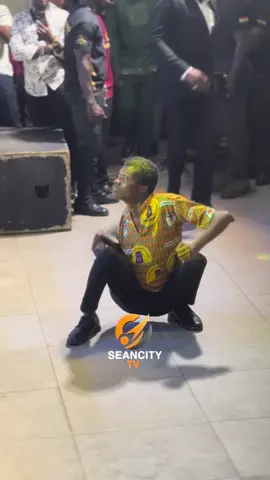 Let’s All give thanks to Almighty always.. even our Broda who can’t walk as we do , is thanking God at @ODEHYIEBA PRISCILLA OFFICIAL❤️  “ALTAR OF WORSHIP” program 