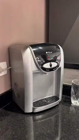 Purificador de Água Polar Preto Preto, visual moderno ▶️https://s.shopee.com.br/AA7ysJZ54j 