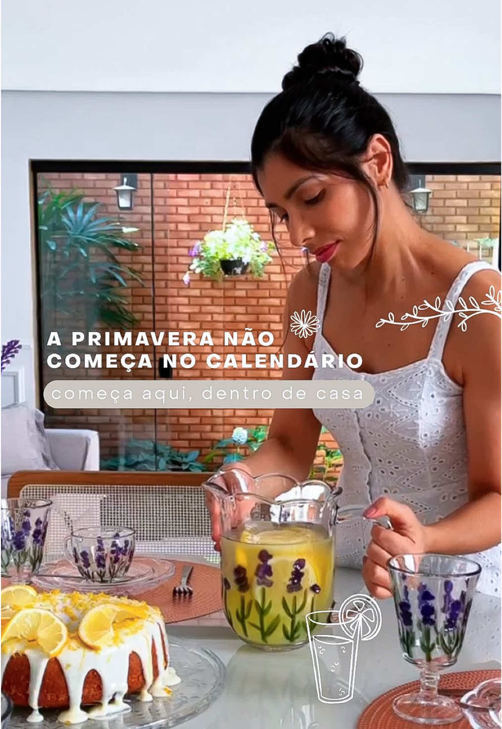 ✨ A primavera não começa no calendário… ela floresce dentro de casa, em cada detalhe que transforma a rotina em momentos especiais. E a linha Lavanda da @Lyor_presentes chegou para deixar essa estação ainda mais delicada e encantadora.🪻 Agora além das peças já queridinhas, a coleção ganhou novos itens: açucareiro, meleira, manteigueira, leiteira e xícaras que tornam a mesa ainda mais completa e cheia de charme. 💜 Me conta: qual dessas peças faria diferença na sua mesa? Já salva esse vídeo para se inspirar na próxima mesa posta! #MinhaCasaTemLyorL#Lyorp#primaveral#lavandam