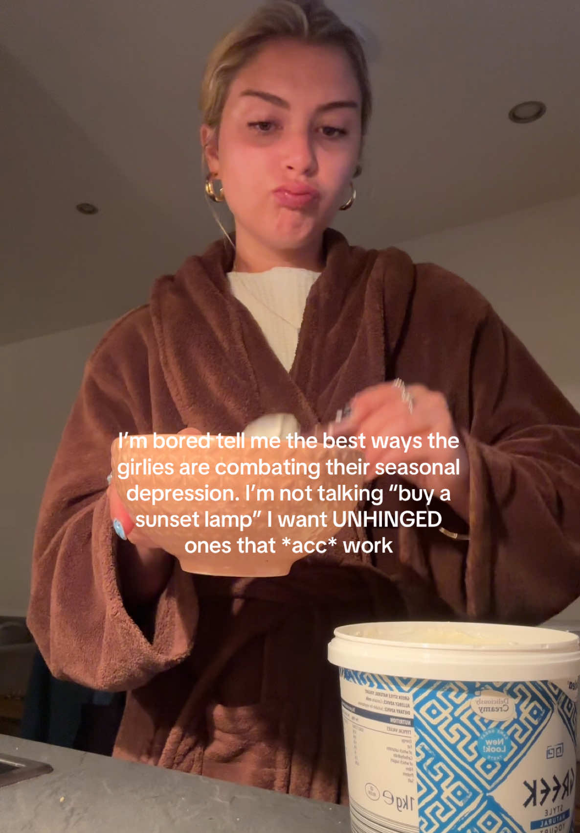 I’m bored tell me the best ways the  girlies are combating their seasonal  depression 👀 ##seasonaldepression##seasonschange##anxiousgirl##anxiousgirlies##anxietytips