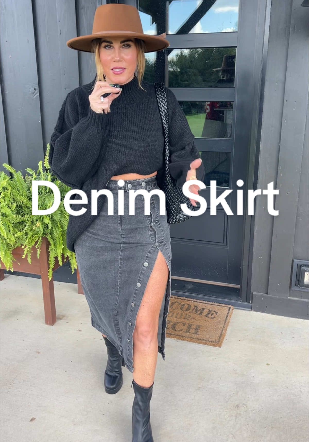 @OBlue Jeans Denim Skirt. #denim #skirt #tiktokshoprestock #ttsfashionweek #tiktokshopcreatorpicks 